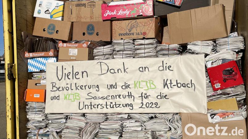 Einen kompletten Container voll mit Altpapier sammeln die Landjugendgruppen Kirchenthumbach und Sassenreuth für die Aktion „Für das Leben und die Hoffnung“. Bild: lep
