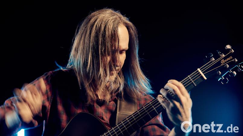 Der Amberger Ausnahme-Gitarrist Michael Dandorfer hat ein neues Programm. Es heißt &quot;Art of Emotion&quot; und ist das neueste Projekt des Fingerstyle-Künstlers. Bild: Peter Martner /exb