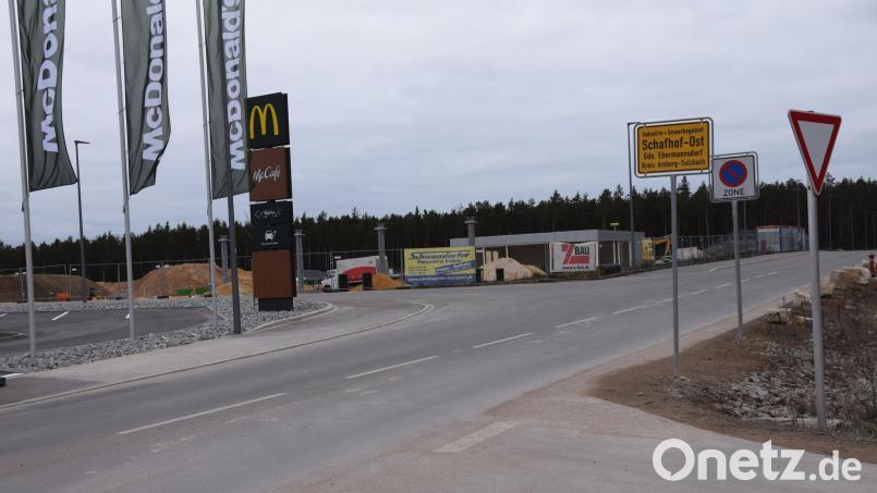 Die Erschließungsstraßen im Gewerbegebiet Schafhof-Ost der Gemeinde Ebermannsdorf heißen offiziell Messerschmidt-Straße und Mercedes-Straße. Bild: bö