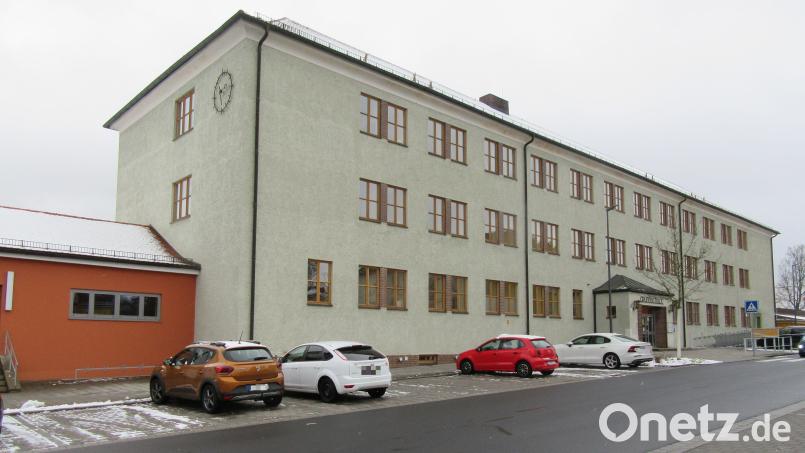 Die Markgraf-Diepold-Grundschule soll schon seit vielen Jahren saniert werden. Nun kommt neuer Schwung in die Diskussion – vor dem Hintergrund der Pflicht, eine Ganztagsbetreuung einzuführen. Archivbild: kgg