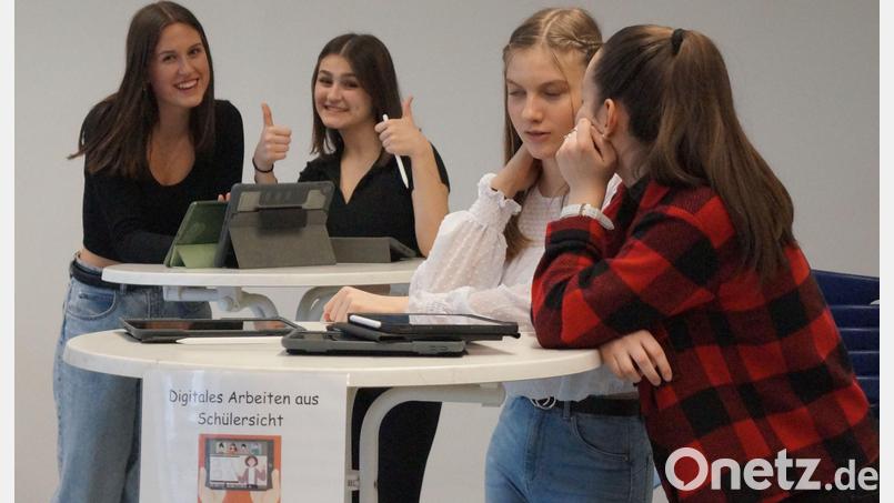 Beim Tag der offenen Tür präsentierte sich die Neunburger Realschule auch als &quot;Digitale Schule der Zukunft&quot;. Bild: Johannes Kratzer/exb
