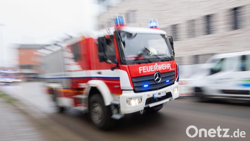 Der Schaden liegt bei rund 50.000 Euro: Am Montagnachmittag hat es in Seußen gebrannt. Symbolbild: Julian Stratenschulte/dpa