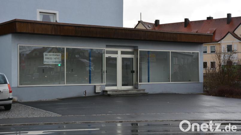 Bei der Erstellung eines Integrierten Städtebaulichen Entwicklungskonzepts (Isek) für die Stadt Mitterteich soll die Beseitigung von Leerständen eine zentrale Rolle spielen. Hier im Bild ein ungenutztes Gebäude an der Wiesauer Straße, wo viele Jahre lang ein Reisebüro untergebracht war. Bild: jr