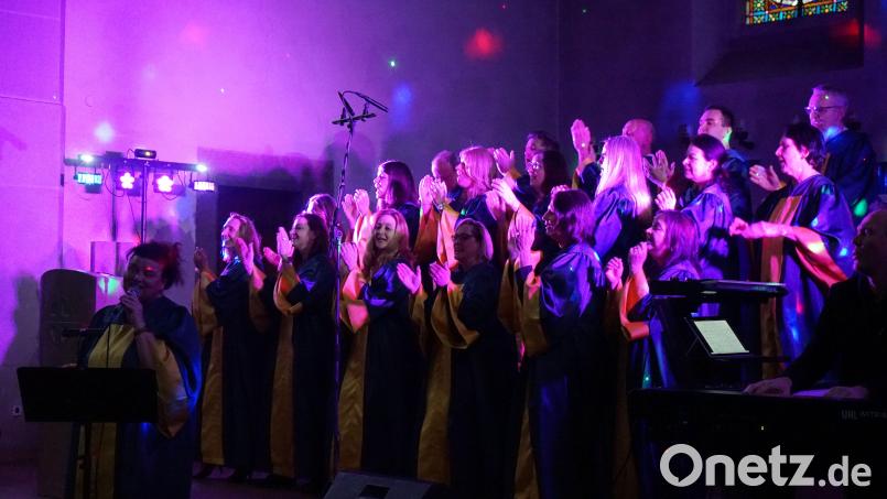 Der Gospelchor „Joy in Belief“ begeisterte das Publikum in der Arzberger Pfarrkirche Maria Immaculata. Bild: abi