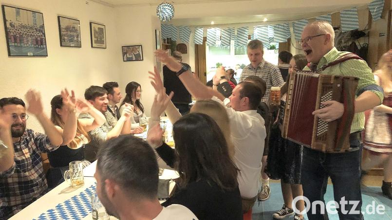 Für Stimmung und Musik beim Starkbierabend des Stiftländer Heimatvereins sorgte Peter Rubner mit seinem Akkordeon. Bild: wro
