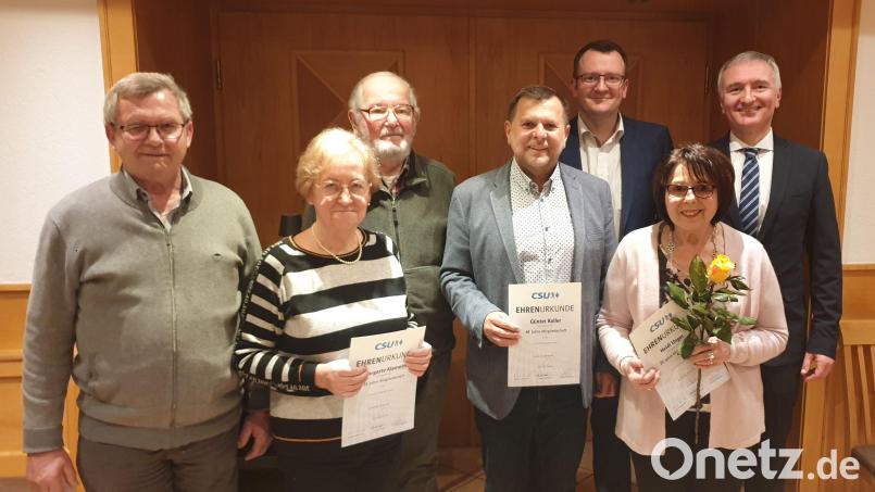 Jubilarehrung bei der CSU: (von links) Richard Sperber, Marga Klameth, Ingomar Fraas in Vertretung für seine Ehefrau Gertrud, Günter Koller Ortsvorsitzender Patrick Fröhlich, Heidi Unger und Landtagsabgeordneter Harald Schwartz. Bild: paf