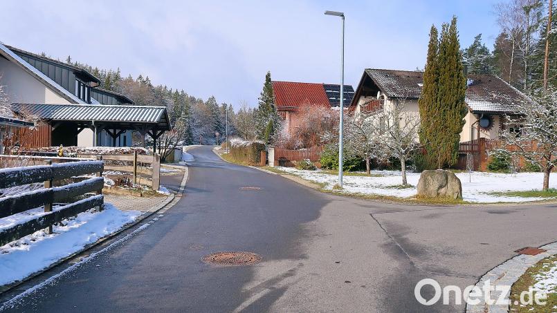 Zur Verbesserung der Sicherheit von Fußgängern und Kindern am Blaslberg in Friedenfels hat der Gemeinderat in der jüngsten Sitzung weitere Maßnahmen beschlossen. Bild: bsc