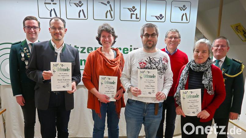 Ehrungen standen bei den Frauenreuther Schützen an. Im Bild (von links) Zweiter Vorsitzender Adrian Käß, Daniel Kaßeckert, Judith Hartl, Tobias Höfer, Bürgermeister Oskar Schuster, Rita Petrik und Vorsitzender Wolfgang Schlicht. Bild: bsc