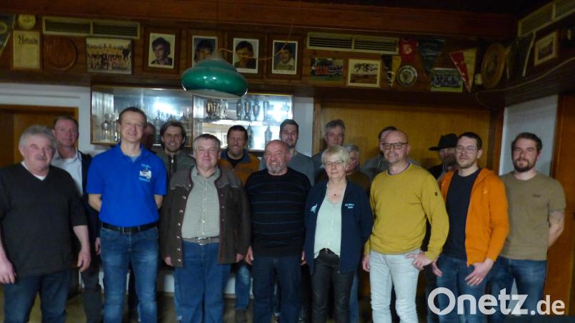 Die Geehrten in den Reihen des neuen Vorstands der Siedler in Neudorf. Bild: hme