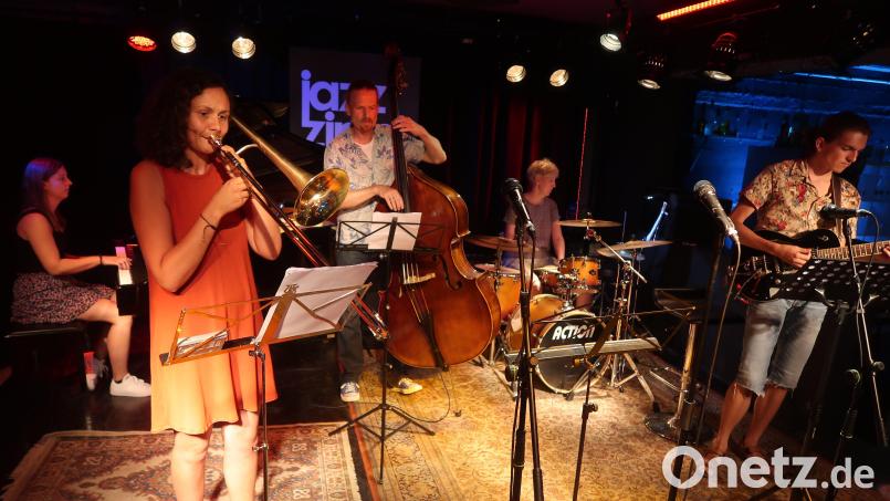 Die einzelnen Gruppen demonstrieren, was sie während des Jazz-Seminars einstudiert haben. Bild: Kunz