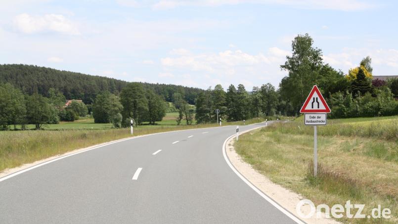 Ob die Oberbauverstärkung zwischen Hub und Zintlhammer noch heuer beginnt, ist ungewiss. Eine Fahtbahnverbreiterung wird baulich nicht möglich sein, doch sollen einige Ausweichbuchten angelegt werden. Bild: bjp