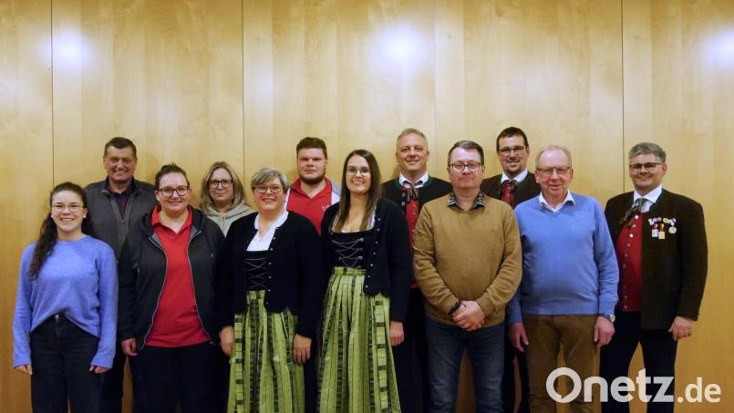 Einige Änderungen gab es im Vorstand der Jugendblaskapelle Fensterbach. Bild: Maria Bittner/exb