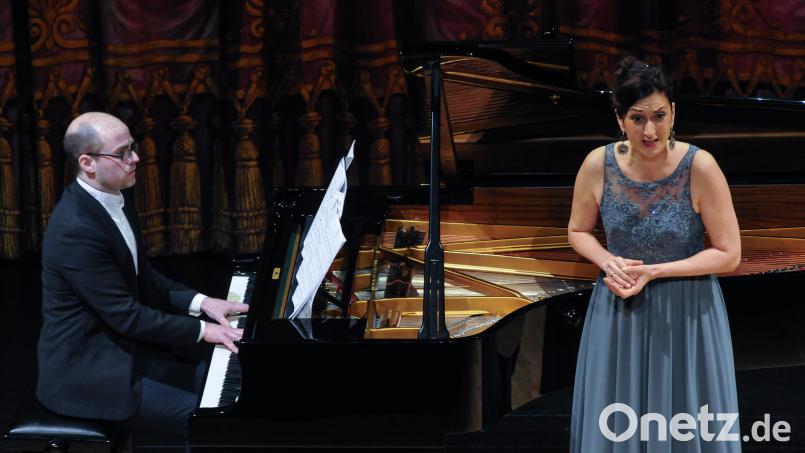 150 Jahre Max Reger: der Liederabend im Stadttheater Amberg war ein Genuss. Den Abend gestalteten die gebürtige Bayreuther Mezzosopranistin Nicole Glamsch und Philipp Heiß am Klavier. Bild: Stephan Huber
