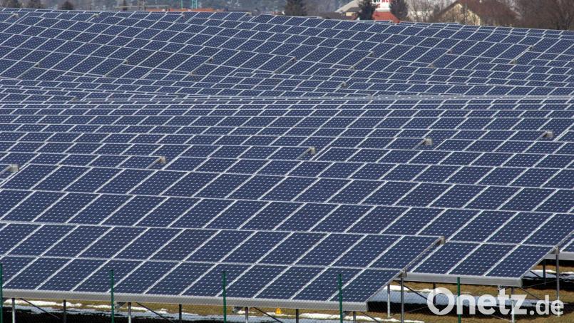 Unbekannte haben aus dem Solarpark Röbersdorf (Kreis Bamberg) mehr als 100 Solarmodule gestohlen. Symbolbild: Alexander Unger