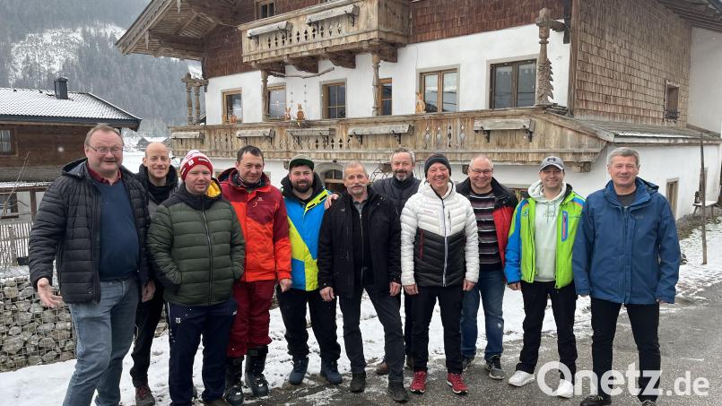 Organisator Dietmar Weber (Dritter von rechts) hat sich jedes Jahr um die Unterbringung in dem Bauernhaus gekümmert Bild: gmü