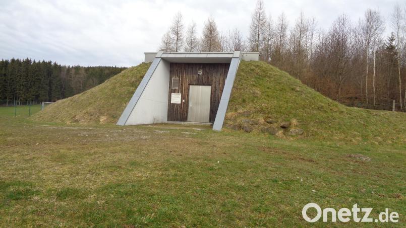 Der 2003 gebaute Hochbehälter hat ein Fassungsvermögen von zwei mal 225 Kubikmeter und liegt in der Nähe von Pondorf am Fuße des Frauensteins. Bild: amö