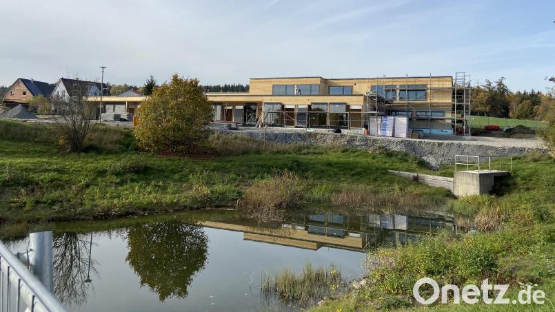 Die Mädchen freuen sich auf den Umzug ins neue &quot;Waldwichtel&quot;-Kinderhaus in Waldsassen. Bild: Katja Bloßfeldt/exb