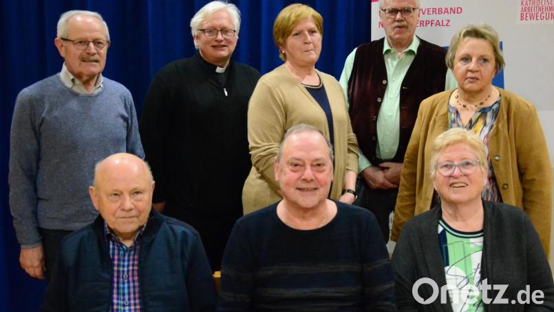 Die KAB von St. Johannes wählte einen neuen Vorstand und ehrte langjähriger Mitglieder. Bild: Kunz
