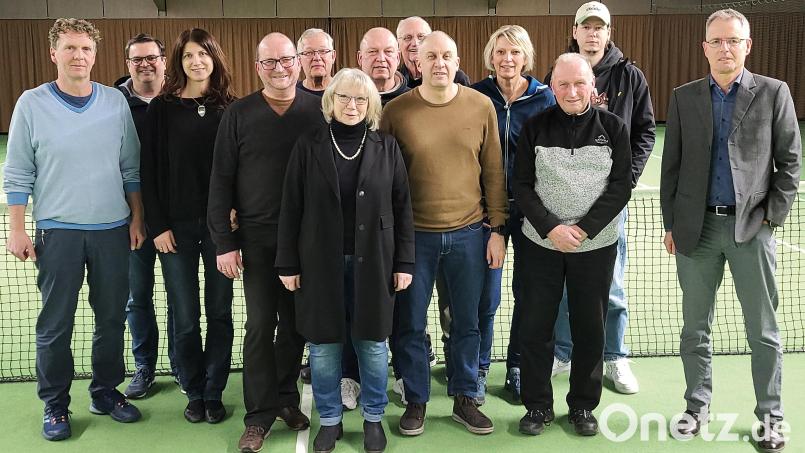 Mit diesem um Vorsitzenden Uwe Dressel (r.) geht die Tennis-Gemeinschaft (TG) Neunkirchen in die nächsten beiden Jahre. Bild: lst/exb