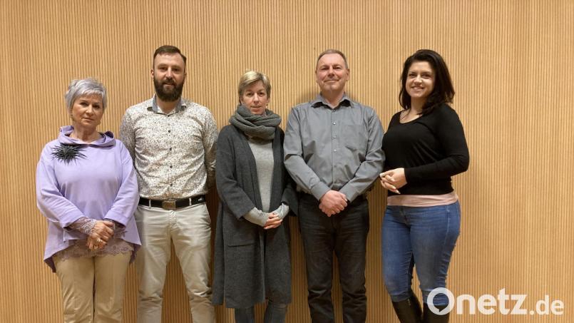 Der alte und neue Vorstand der DJK (von links): Angelika Frei (bisherige Finanzchefin), Christian Hierl (stellvertretender Vorsitzender), Alexandra Sima (Schriftführerin), Rainer Stauber (Vorsitzender) und Helena Dechand (neue Finanzchefin). Bild: hae