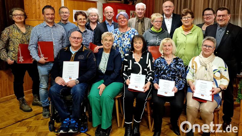 Ehrungen und die Neuwahlen standen beim Behinderten- und Vitalsportverein Weiden auf der Tagesordnung. Vorsitzende bleibt Sabine Birner (Mitte). Bild: R. Kreuzer