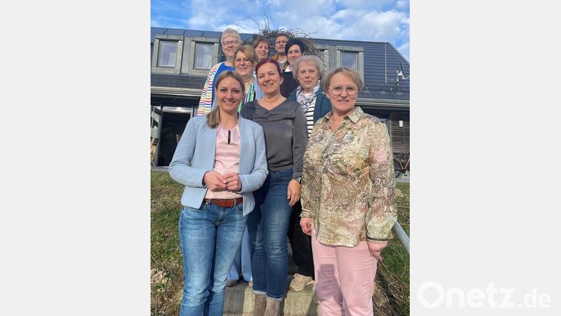 Der Vorstand der Frauenunion mit Stefanie Dippl (links). Für 40-jährige Mitgliedschaft ehrte die FU Annemarie Rupprecht (Zweite von rechts) Bild: do