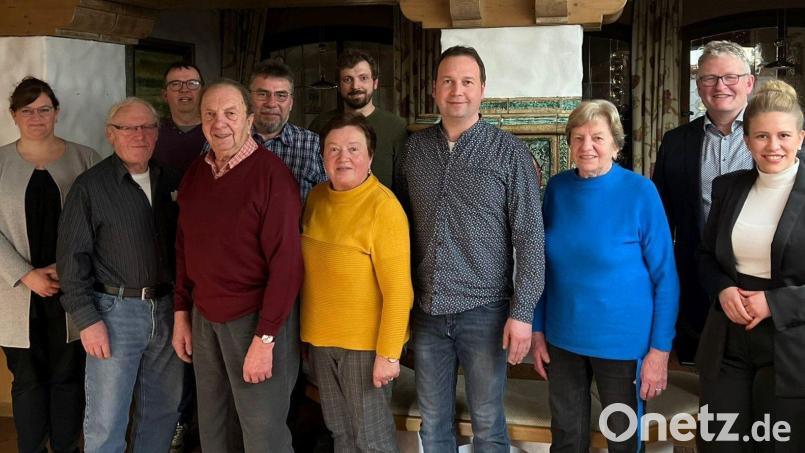 Die gewählten Mitglieder des CSU-Ortsvorstands mit (von rechts) Kreisrätin Susanne Braun und dem Vorsitzenden Peter Mauritz. Bild: Peter Mauritz/exb