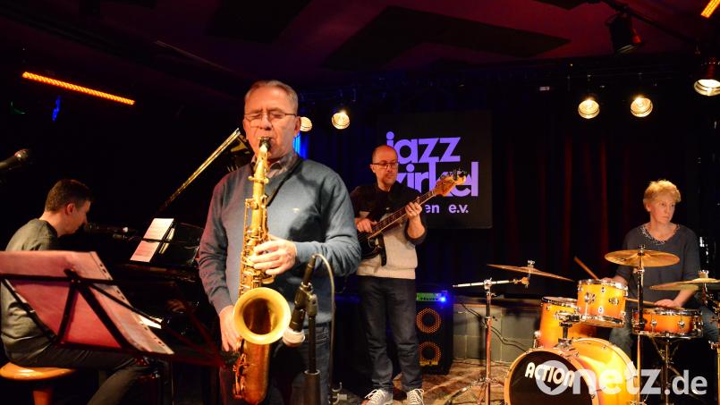 Lothar Kiehl mit seinen Jazz-Musikern. Bild: Kunz