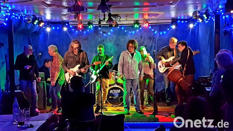 Zum Auftakt der neuen "Open Stage"-Reihe gaben sich alte Haudegen und Neulinge ein Stelldichein. Bild: Kunz