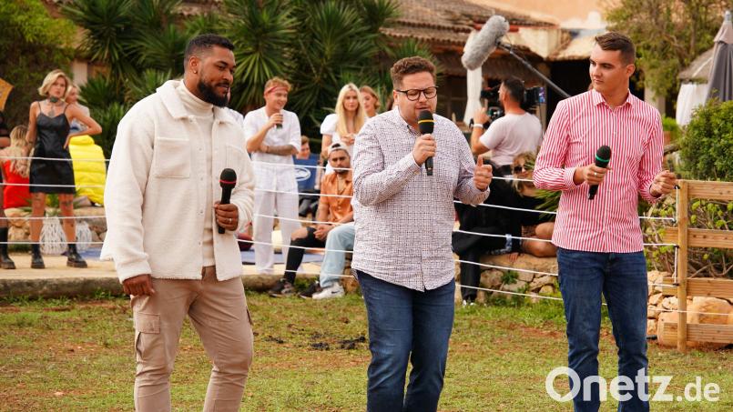 Felix Gleixner (Mitte) wird am Mittwoch um 20.15 Uhr bei der RTL-Castingshow DSDS auf Mallorca zu sehen sein. Bild: RTL/ Stefan Gregorowius