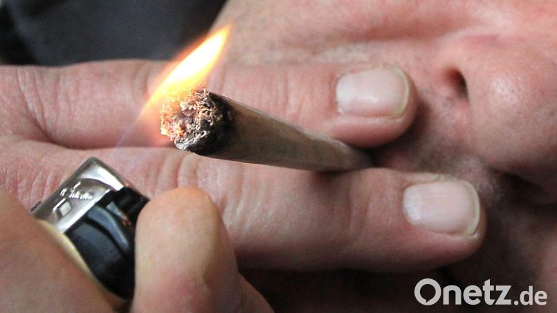 Die Polizei Weiden zieht einen Mann aus dem Verkehr, der nach dem Konsum von Betäubungsmitteln mit dem E-Scooter gefahren ist. Symbolbild: Karl-Josef Hildenbrand/dpa