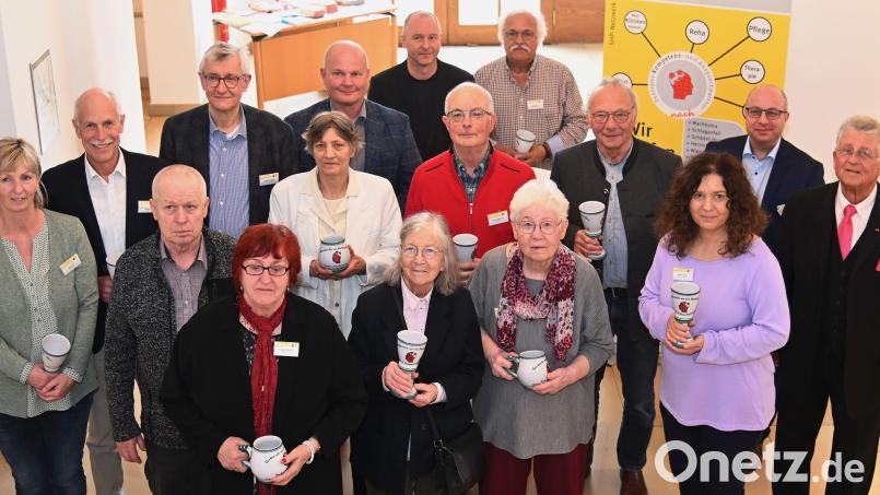 Für Armin Nentwig sind das „Pioniere der Neurorehabilitation“, die es verdient haben, geehrt zu werden. Rechts im Bild Armin Nentwig, der Bundesvorsitzende des Verbands „Schädel-Hirnpatienten in Not e.V. Bild: gf