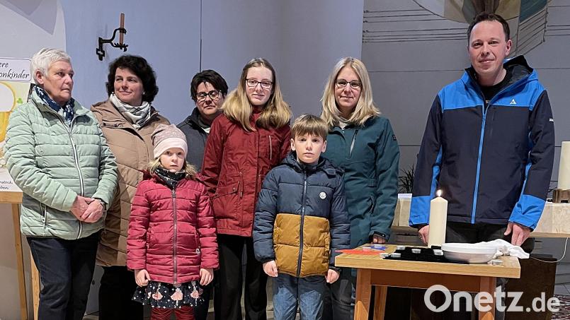 Vertreter des Pfarrgemeinderates gestalteten mit Kindern einen eindrucksvollen Familienkreuzweg, bei dem das Geschehen vom Karfreitag auch für Kinder nachvollziehbar wurde. Bild: ld