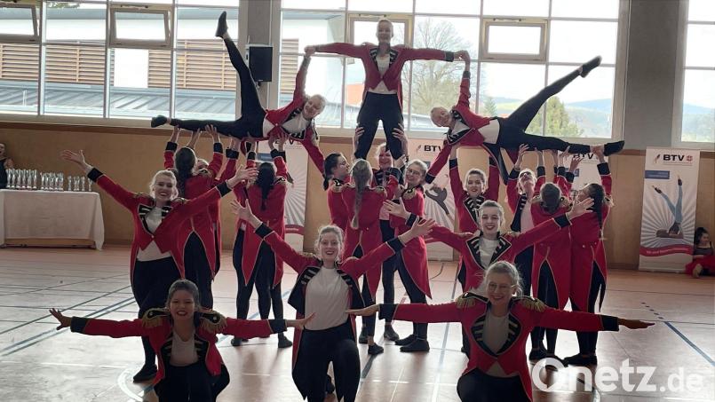 Zahlreiche Tanzgruppen beteiligten bei dem Tanzwettbewerb &quot;Showtime&quot; in Erbendorf. Erfolgreich waren auch mehrere Gruppen des SV TuS /DJK Grafenwöhr. Bild: Bernt Rose/exb