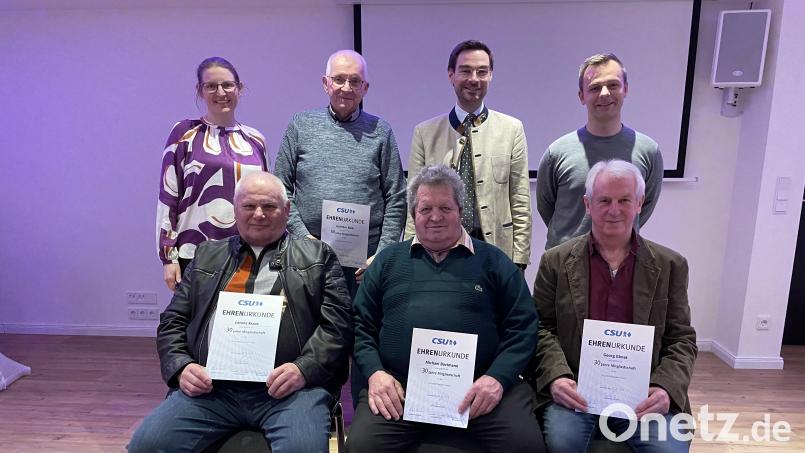 Die CSU Tännesberg ehrt treue Mitglieder. Bild: Stephanie Kuchlbauer/exb