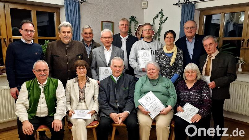 Den geehrten Mitgliedern galt der Dank des Oberpfälzer Waldvereins Weiden für die langjährige Treue zum Verein. Bild: R. Kreuzer