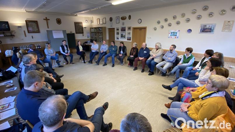 Bei einem Klausurtag im alten Schulhaus Münchenreuth besprachen die Pfarrgemeinde Münchenreuth und Waldsassen die weitere Zusammenarbeit in der Pfarreiengemeinschaft. Bild: Markus Scharnagl/exb