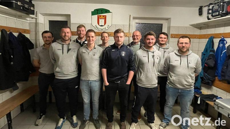Langjährige Mitglieder des TSV Trausnitz wurden bei der Jahreshauptversammlung ausgezeichnet. Das Bild zeigt (von links) Christoph Süß, Sebastian Braun, Andreas Jäckel, Tobias Hösl, Markus Hösl, Florian Prechtl, Johann Mörtl, Tobias Blöth, Lukas Wolf
und Matthias Dillig. Bild: Matthias Forster/exb