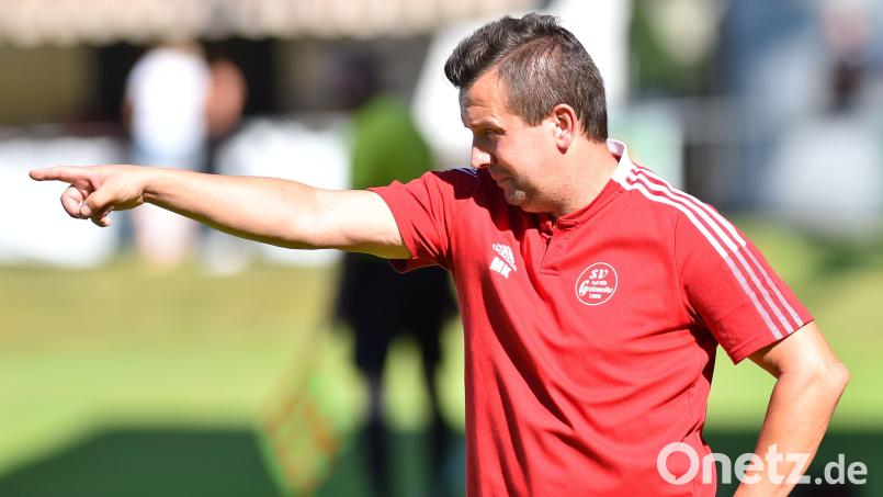 Trainer Martin Kratzer will mit der SV Grafenwöhr in Raigering punkten. Bild: A. Schwarzmeier