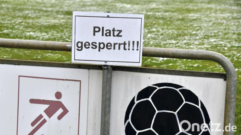 Auch der Platz im Sparda-Bank-Stadion in Weiden ist gesperrt. Symbolbild: Hubert Ziegler
