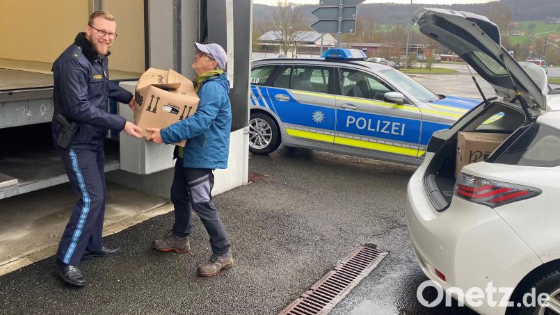 Die Polizei übergab die sichergestellten Lebensmittel an die Chamer Tafel. Bild: PI Furth im Wald