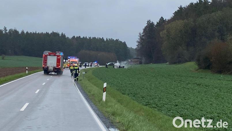 Eine 18-Jährige ist am Sonntagvormittag bei einem Unfall auf der Straße zwischen Lockenricht und Kummerthal schwerverletzt worden. Bild: lei