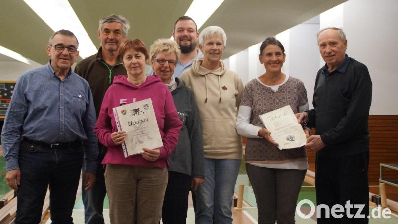 Bei der Jahreshauptversammlung des SKC Germania Weiden wurden vom Vorstand einige Mitglieder für ihre Treue geehrt: (von links) Albert Riedl (15 Jahre Mitglied), Wolfgang Dietl, Heidi Riedl, Gisela Hegebart Markus Pabst, Uschi Pabst Kassier, Waltraud Dietl (10 Jahre) und Erich Kummer. Bild: eku