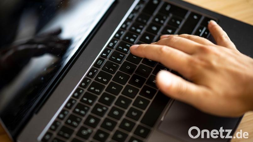 Ein Online-Trading-Portal lockte mit hohen Gewinnen. Betrüger ergaunerten dabei viel Geld von einem Marktredwitzer. Symbolbild: Fabian Sommer/dpa