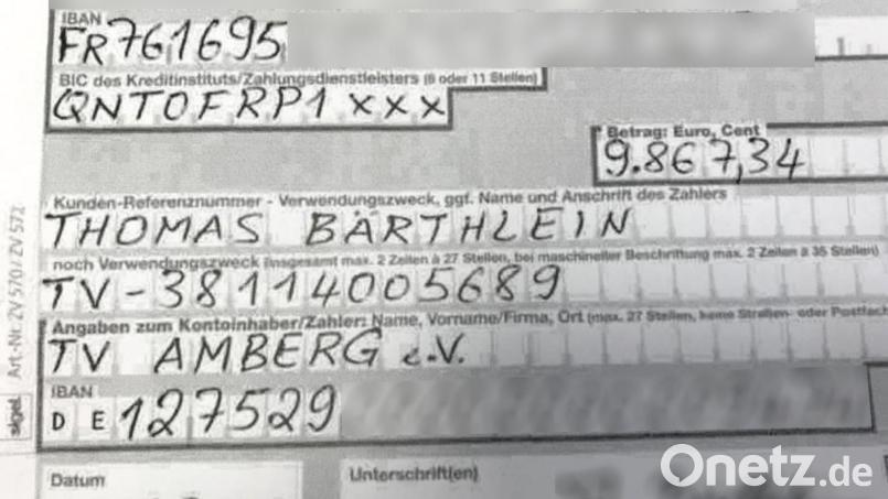 Dieser Überweisungsträger wurde einst bei der Hausbank des TV 1861 Amberg eingeworfen. Die Unterschrift des Vorsitzenden Thomas Bärthlein war aufkopiert, wie sich hinterher herausgestellt hat. Archivbild: Petra Hartl