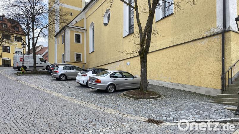 Der Standort für E-Ladesäulen hinter der Kirche wurde abgelehnt. Bild: Josef Glas