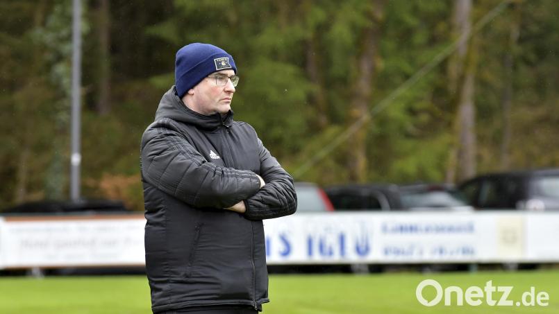 Bernhard Müller, Trainer des TSV Theuern, muss sich etwas überlegen, wie die heimstarke Mannschaft des FC Ruderting zu knacken ist. Archivbild: Hubert Ziegler