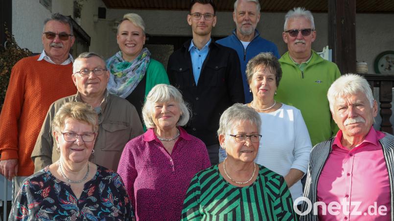 Der neue Vorstand der Kleingartenanlage &quot;Am Anger I&quot; mit geehrten Mitgliedern. Bild: Wolfgang Steinbacher