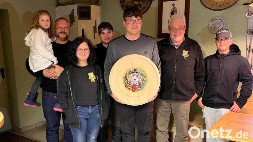 Sebastian Bertl gewinnt die Anschuss-Scheibe zur Saisoneröffnung Bild: bk