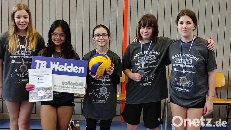 Die U14-Volleyballerinnen des TB Weiden. Bild: Breinbauer